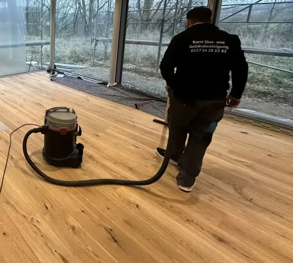 Boden-staubsaugen