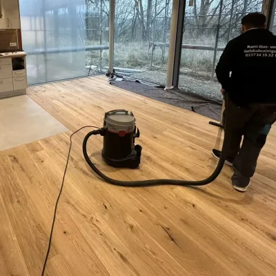 Boden-staubsaugen